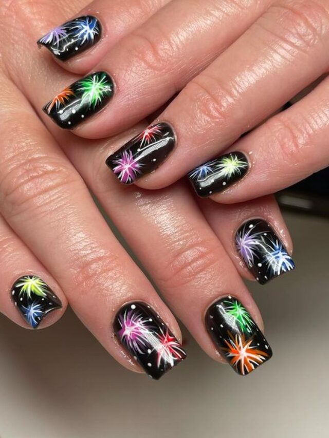 10 Fierce Festive Holiday Nail Art